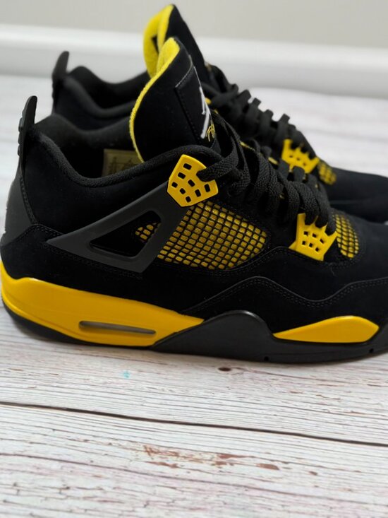 Air Jordan 4 Thunder Black Yellow Sneakers